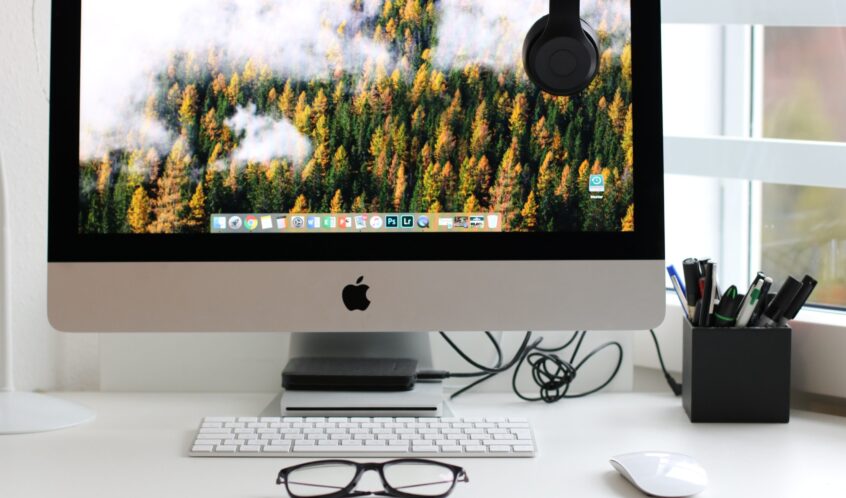Free Turned on Silver Imac With Might Mouse and Keyboard Stock Photo